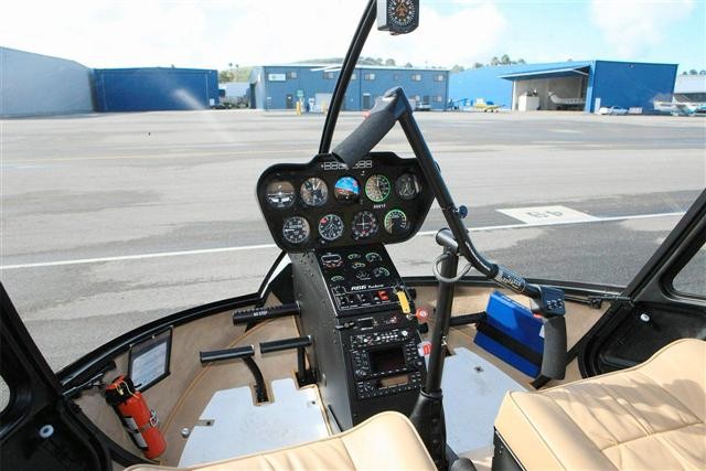 910-r66_cockpit.jpg